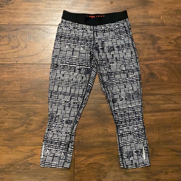 Nike Pants - Nike Dri-Fit Crop Leggings Medium